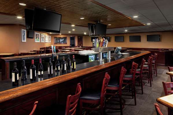 Bar - DoubleTree by Hilton Hotel Independence