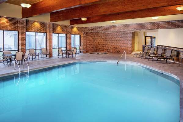 Pool - DoubleTree by Hilton Hotel Independence