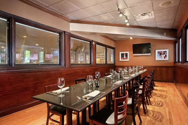 Restaurant - DoubleTree by Hilton Hotel Independence