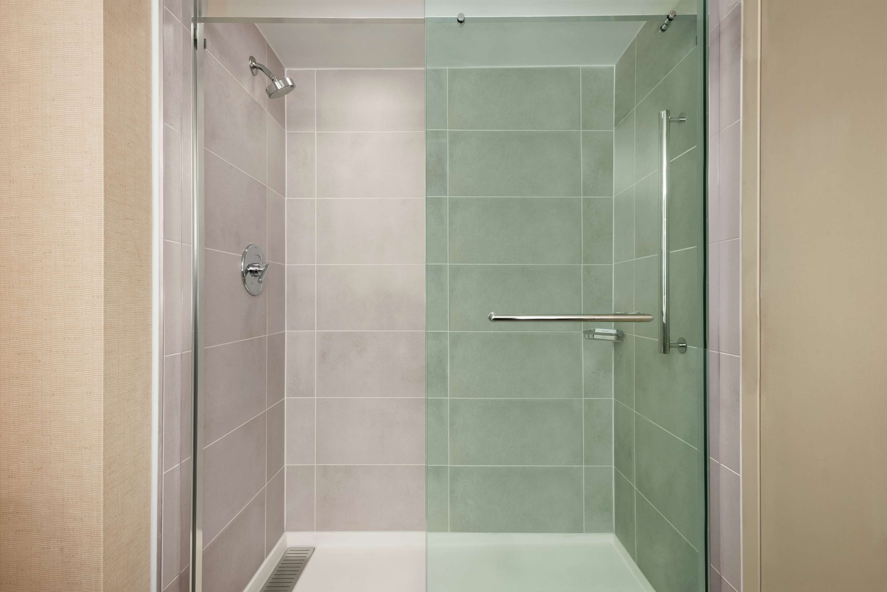 Guest room bath
