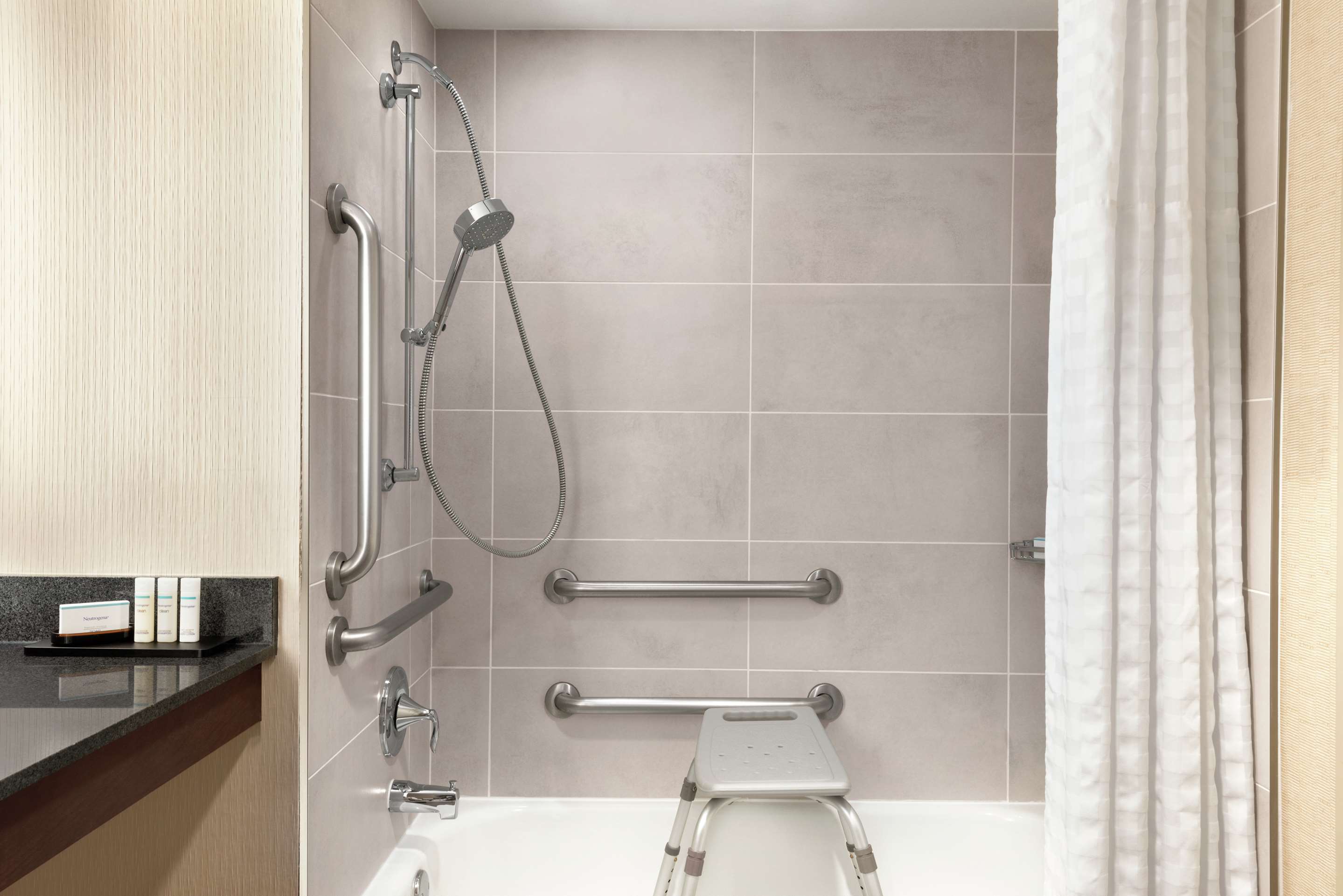 Guest room bath