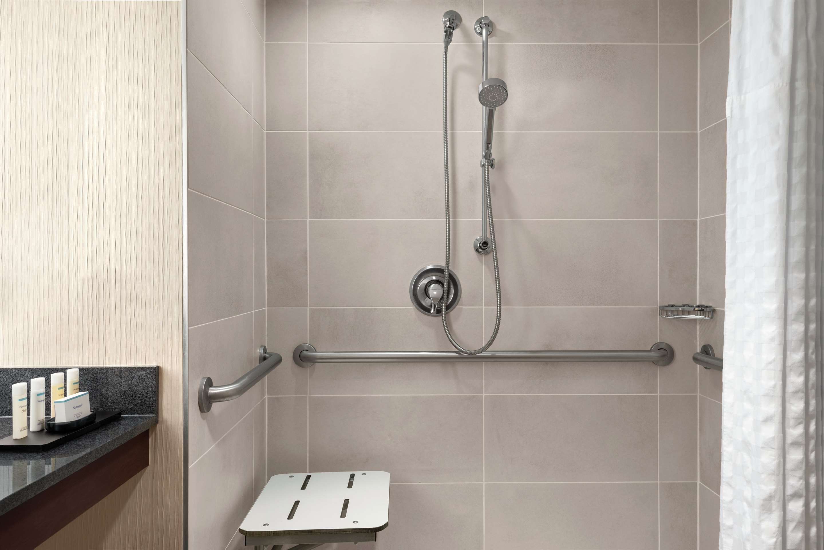 Guest room bath