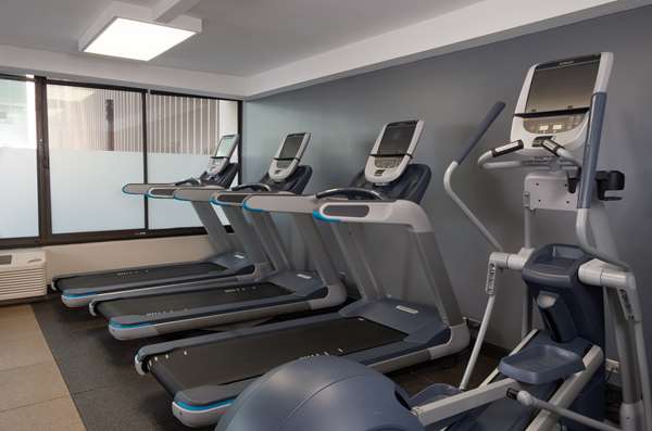 Fitness/ Exercise Room - DoubleTree by Hilton Hotel Downtown Cleveland