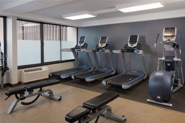 Fitness/ Exercise Room - DoubleTree by Hilton Hotel Downtown Cleveland