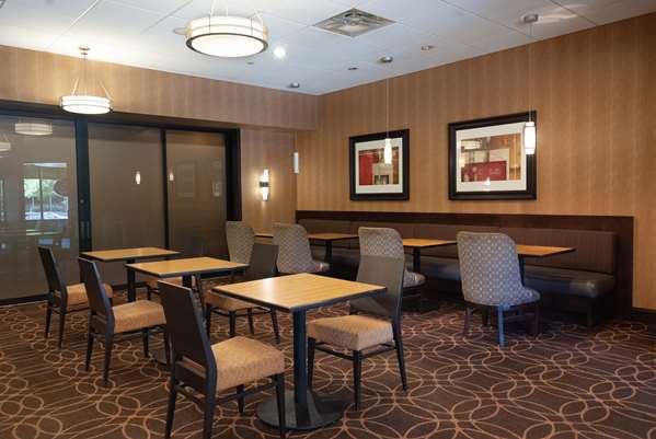 Restaurant - DoubleTree by Hilton Hotel Downtown Cleveland