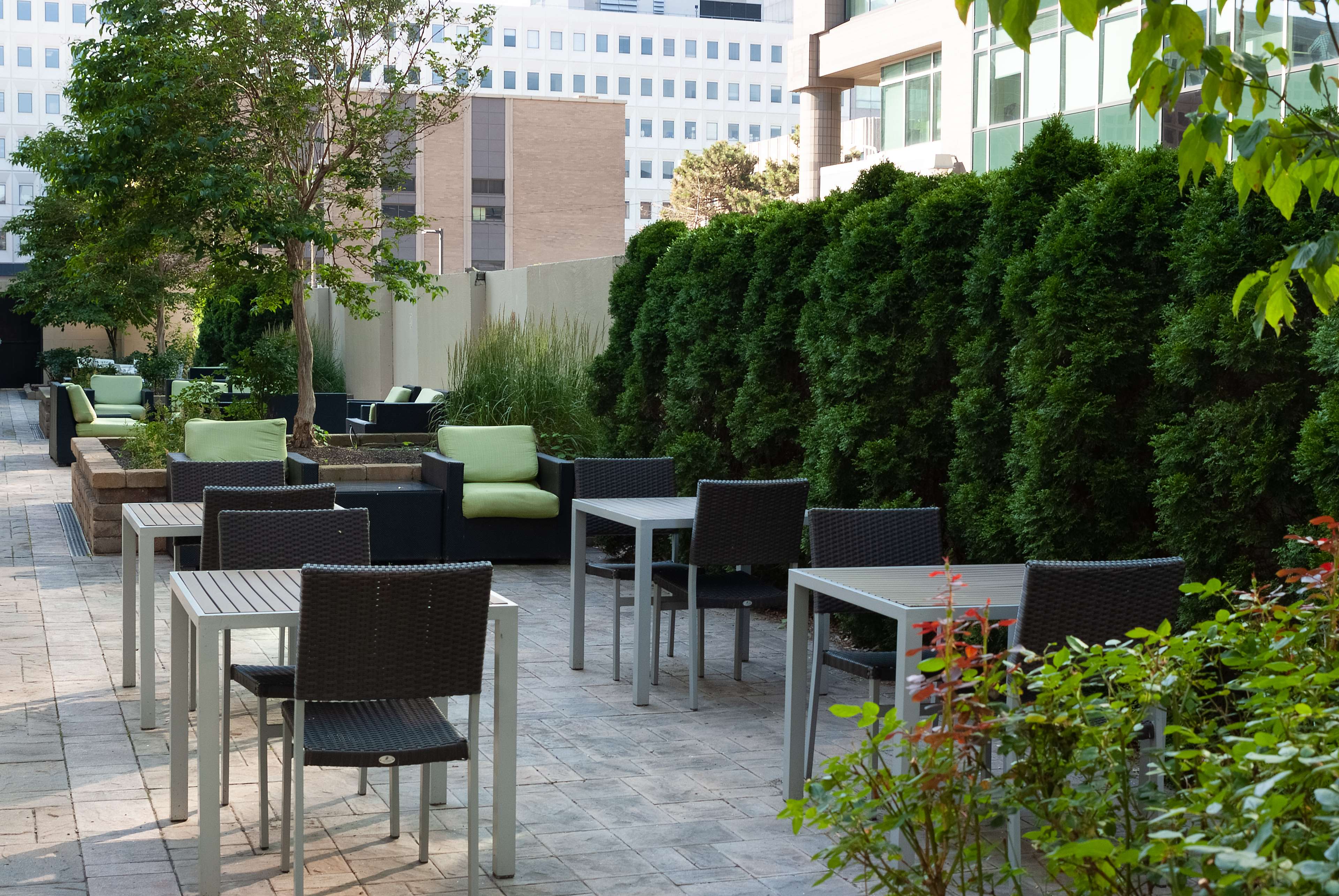 DoubleTree by Hilton Hotel Cleveland Downtown - Lakeside - Tap to explore photos