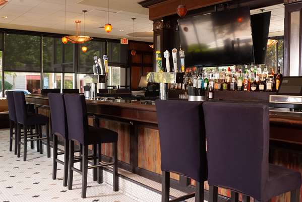 Bar - DoubleTree by Hilton Hotel Downtown Cleveland