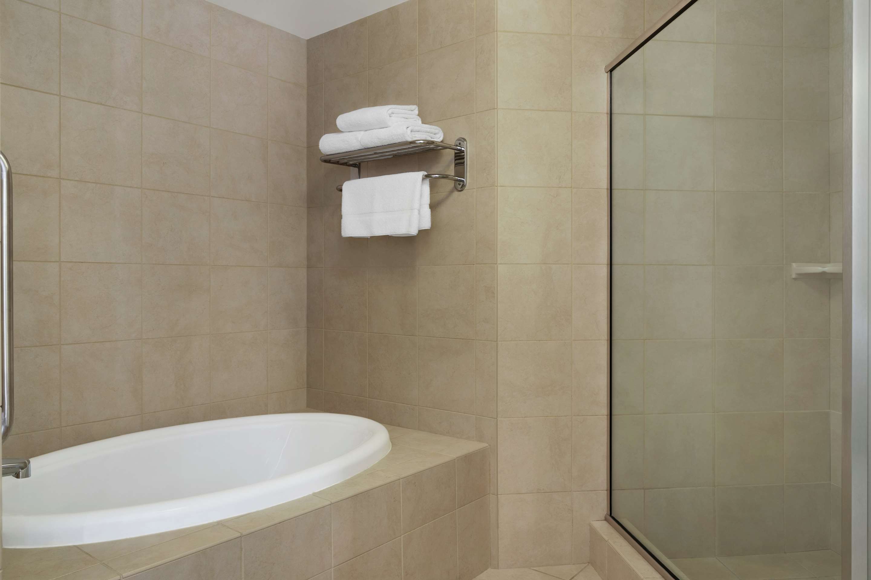 Guest room bath