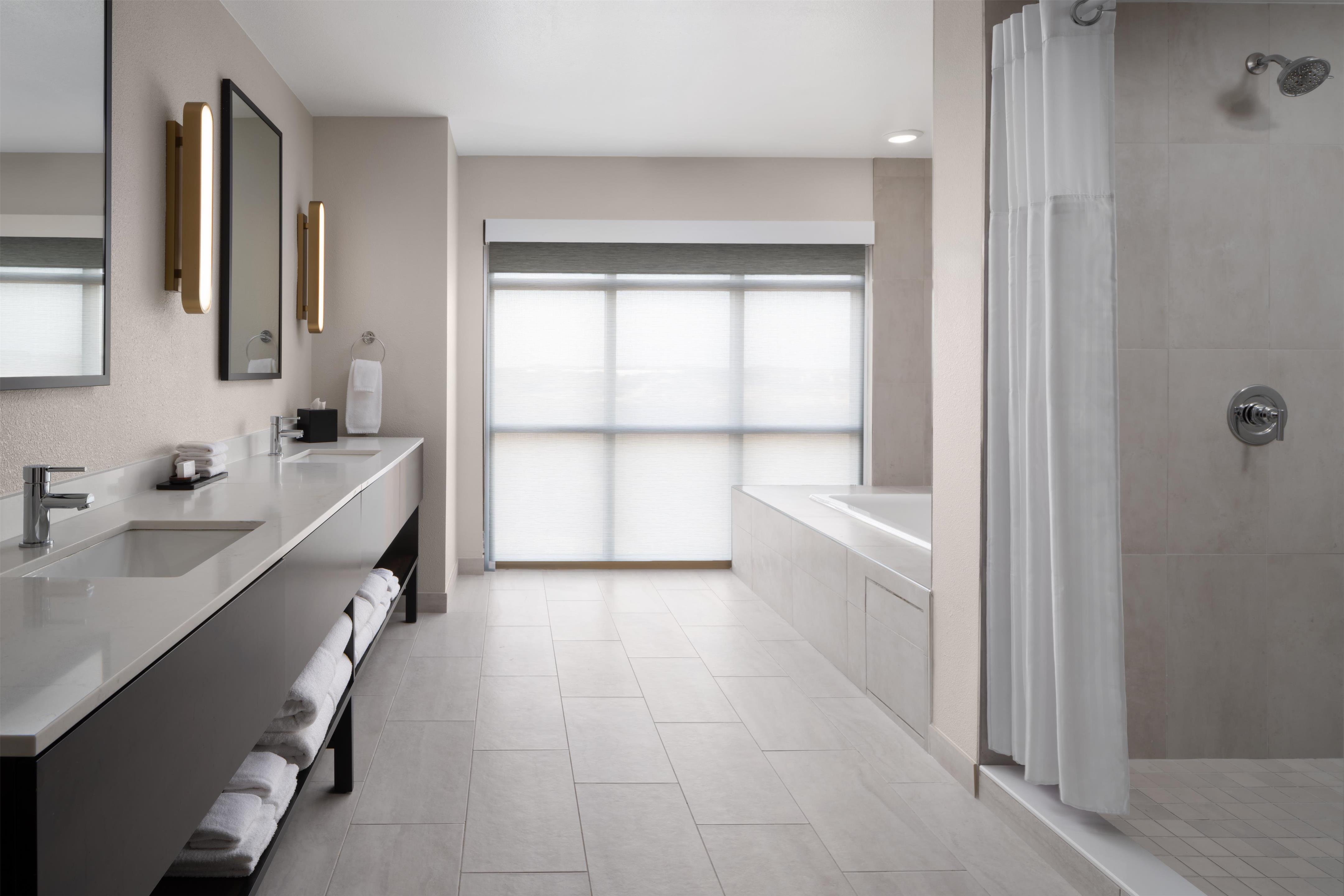 Guest room bath