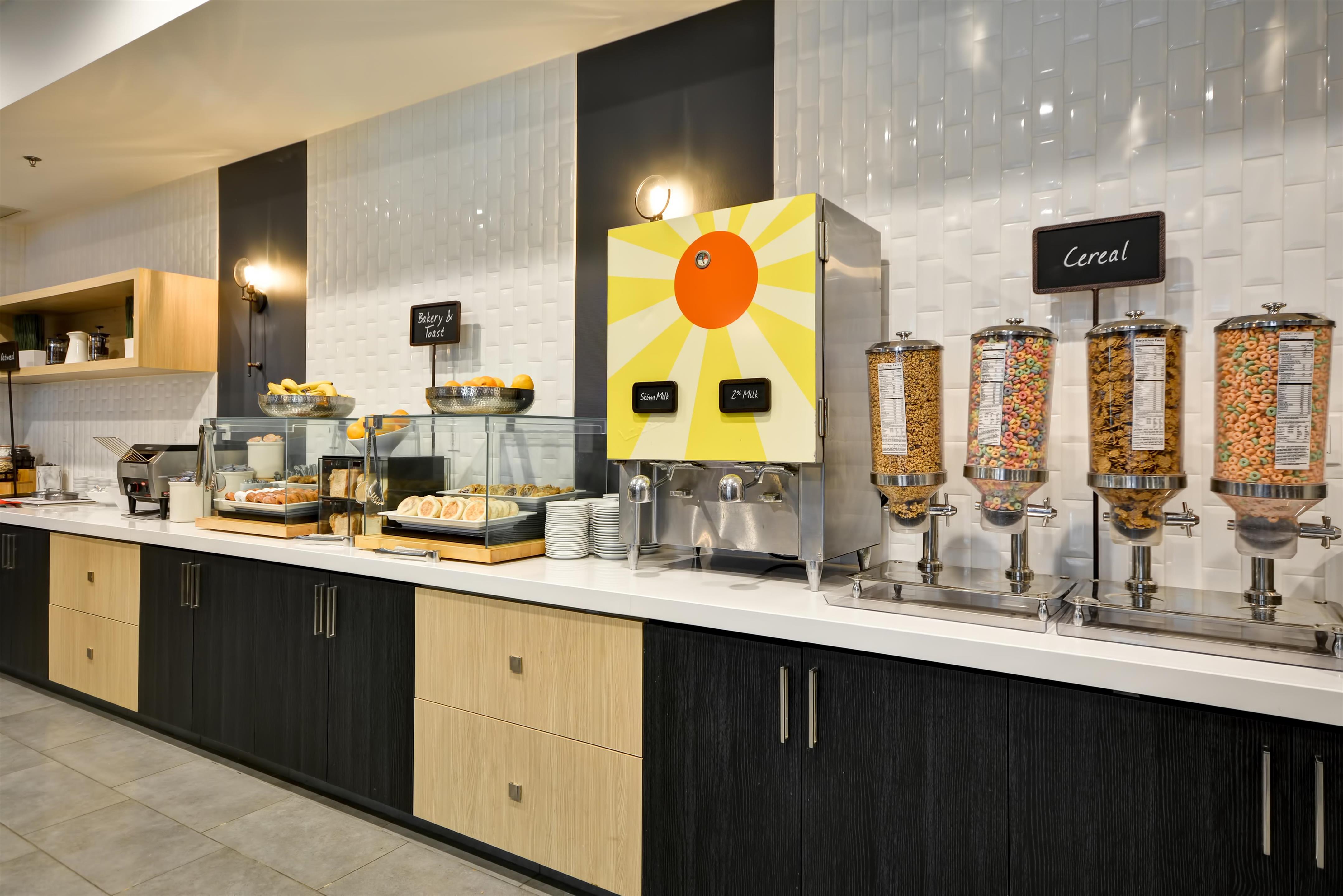 Restaurant | Embassy Suites Hotel Charlotte