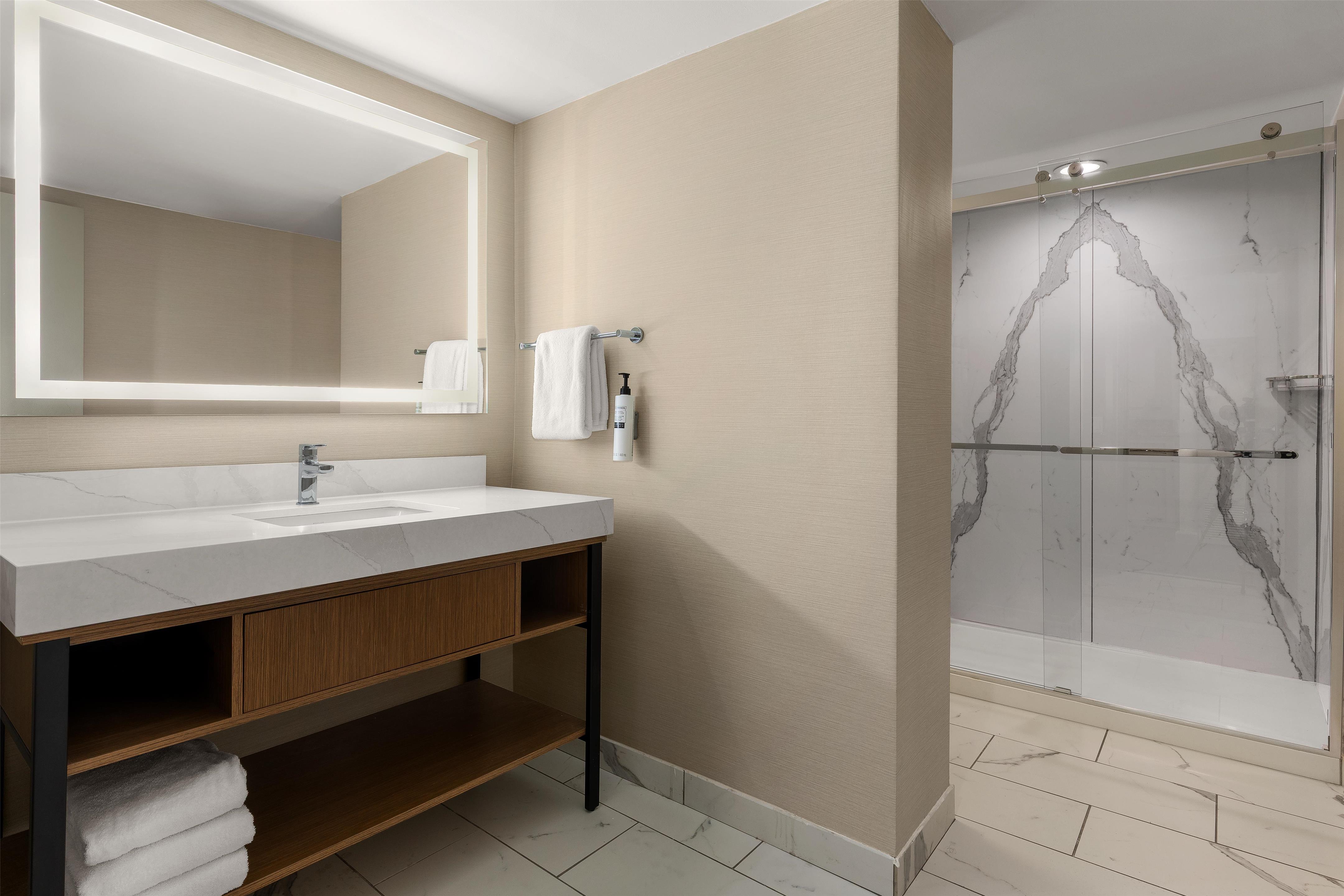 Guest room bath
