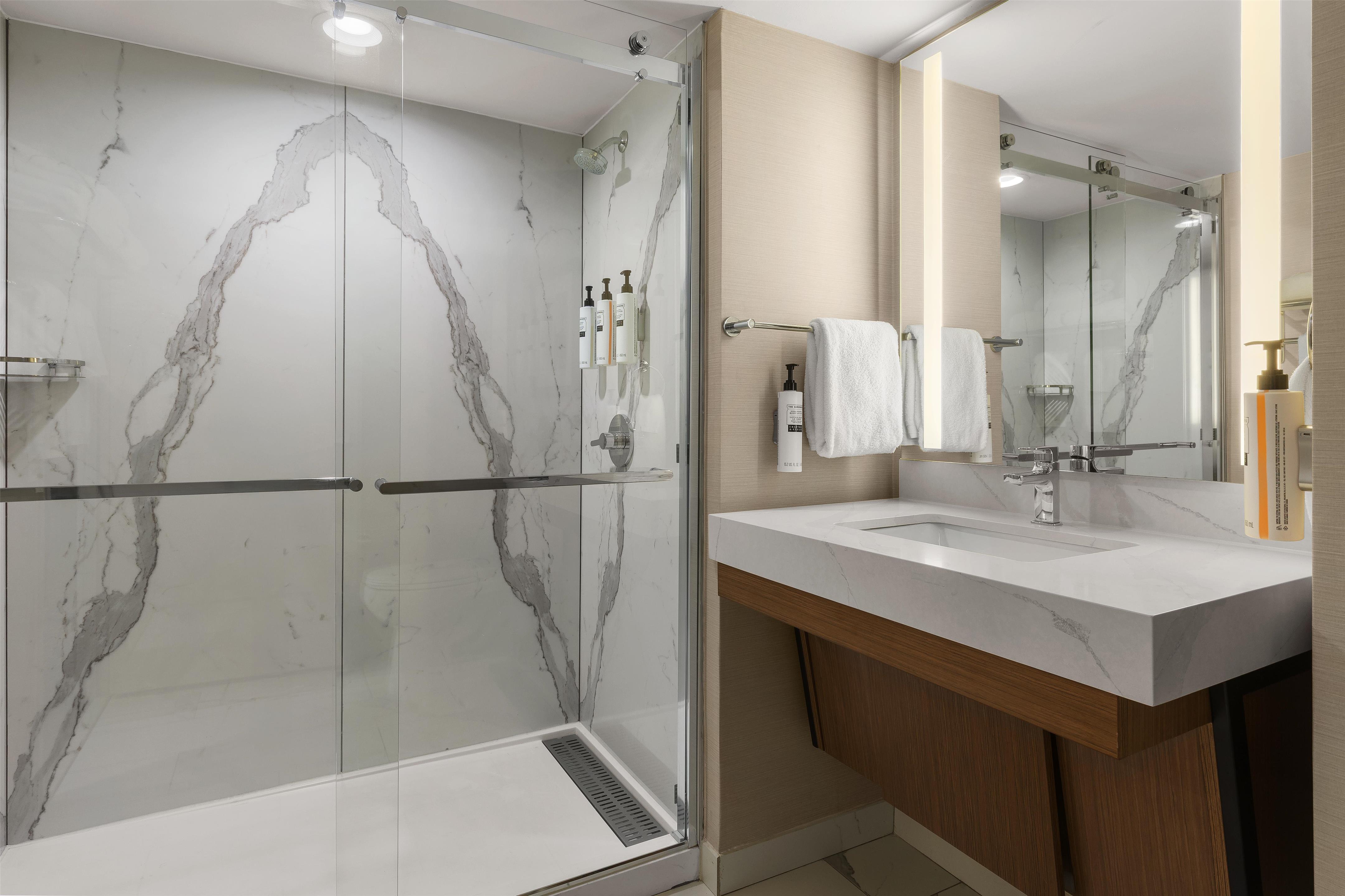 Guest room bath