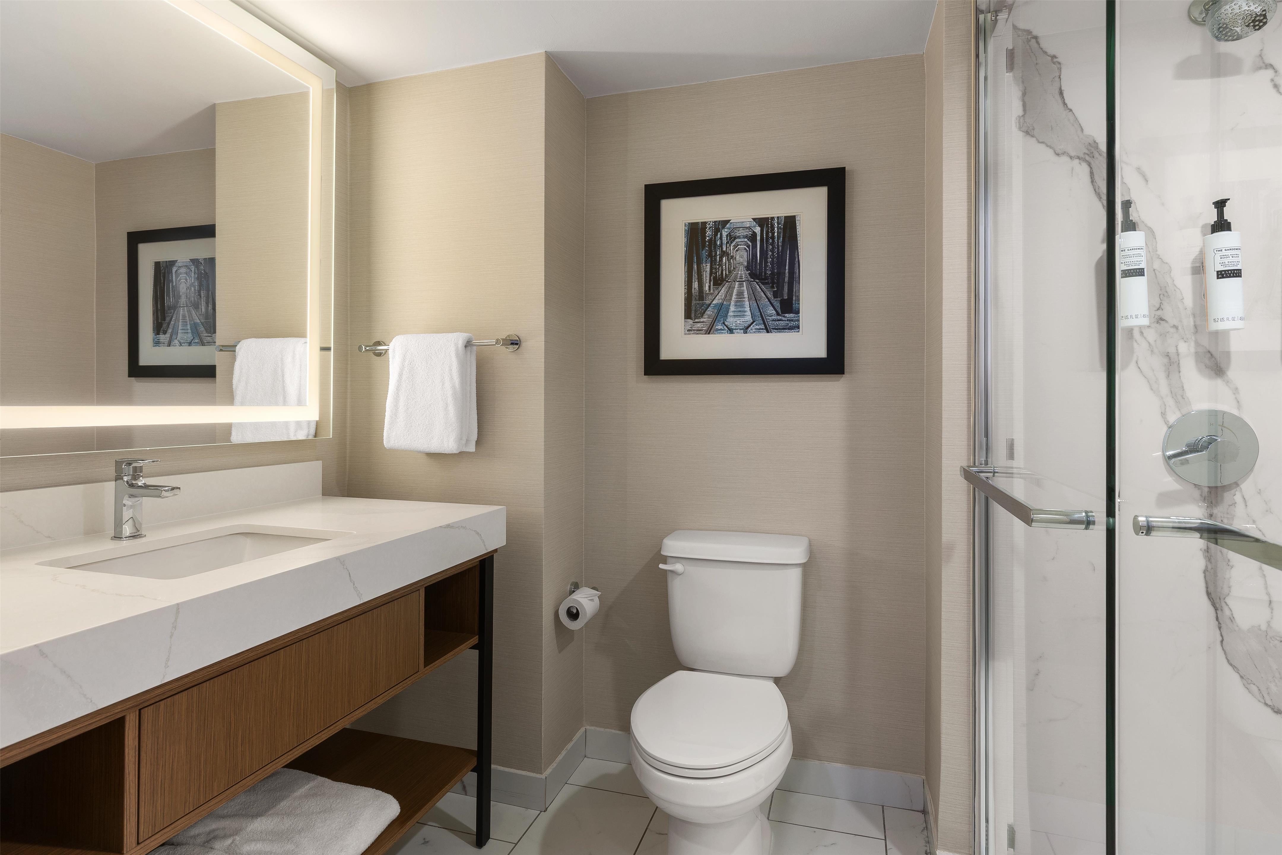 Guest room bath