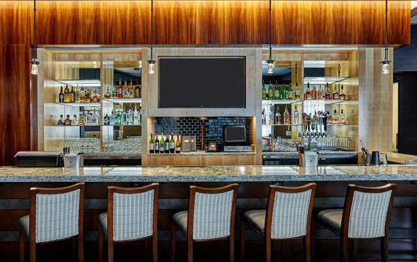 Bar - DoubleTree by Hilton Hotel Gateway Village Charlotte - I-77, Exit 10B