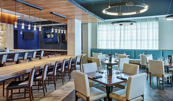Restaurant - DoubleTree by Hilton Hotel Gateway Village Charlotte - I-77, Exit 10B