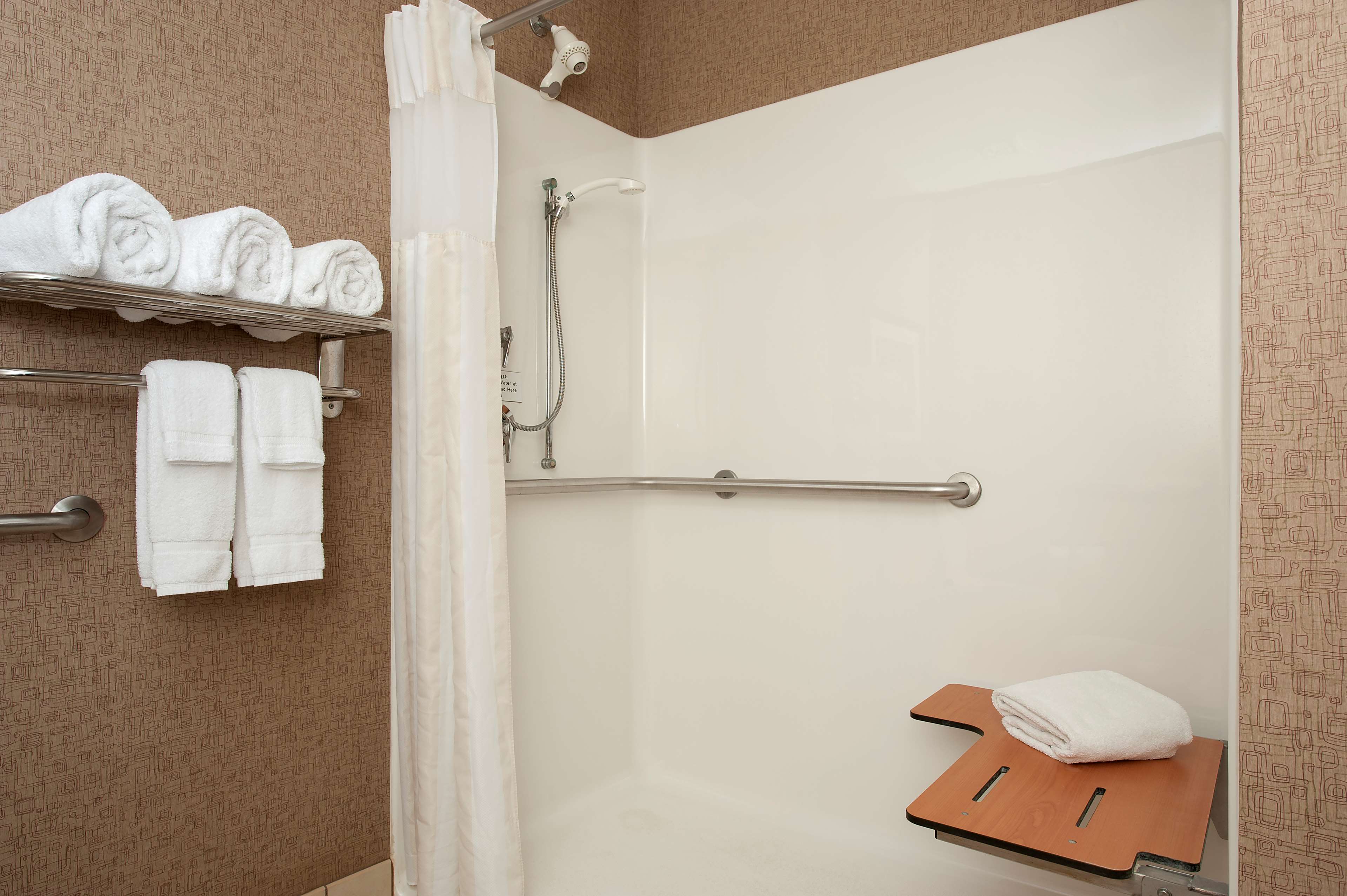 Hilton Garden Inn Columbus/Edinburgh Room Type - 2QN MOB HEARING ACC RI-SHW