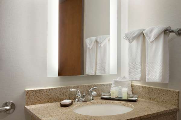  - Embassy Suites Columbus - I-270, Exit 27