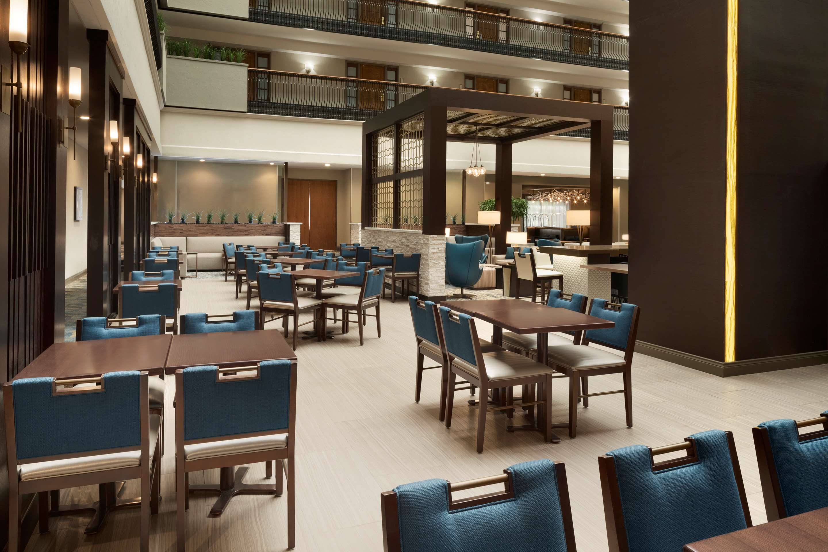 Restaurant | Embassy Suites by Hilton Columbus