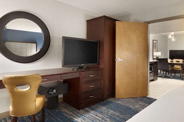 - Embassy Suites Columbus - I-270, Exit 27