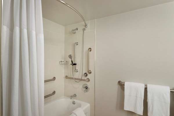  - Embassy Suites Columbus - I-270, Exit 27