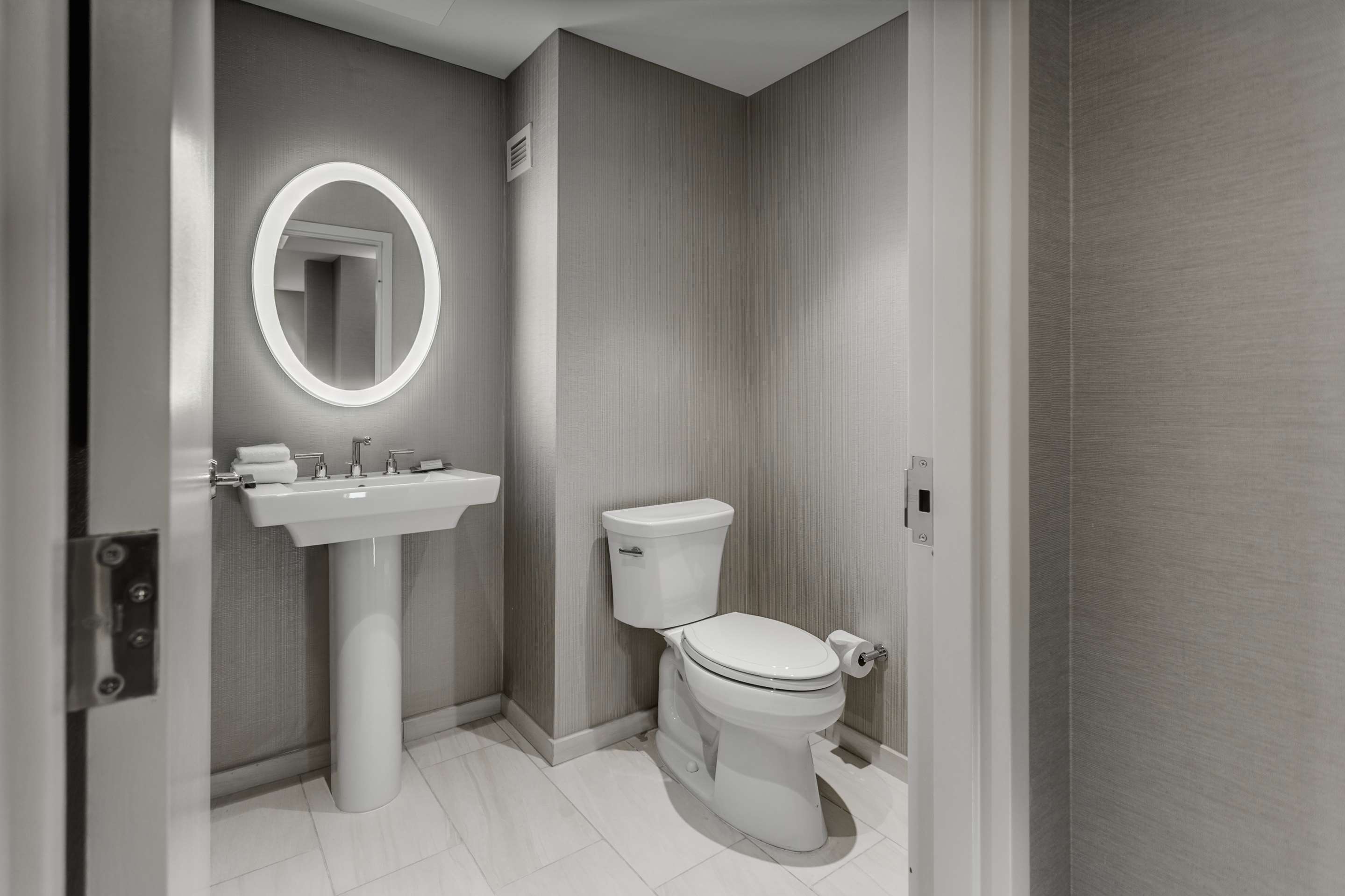 Guest room bath