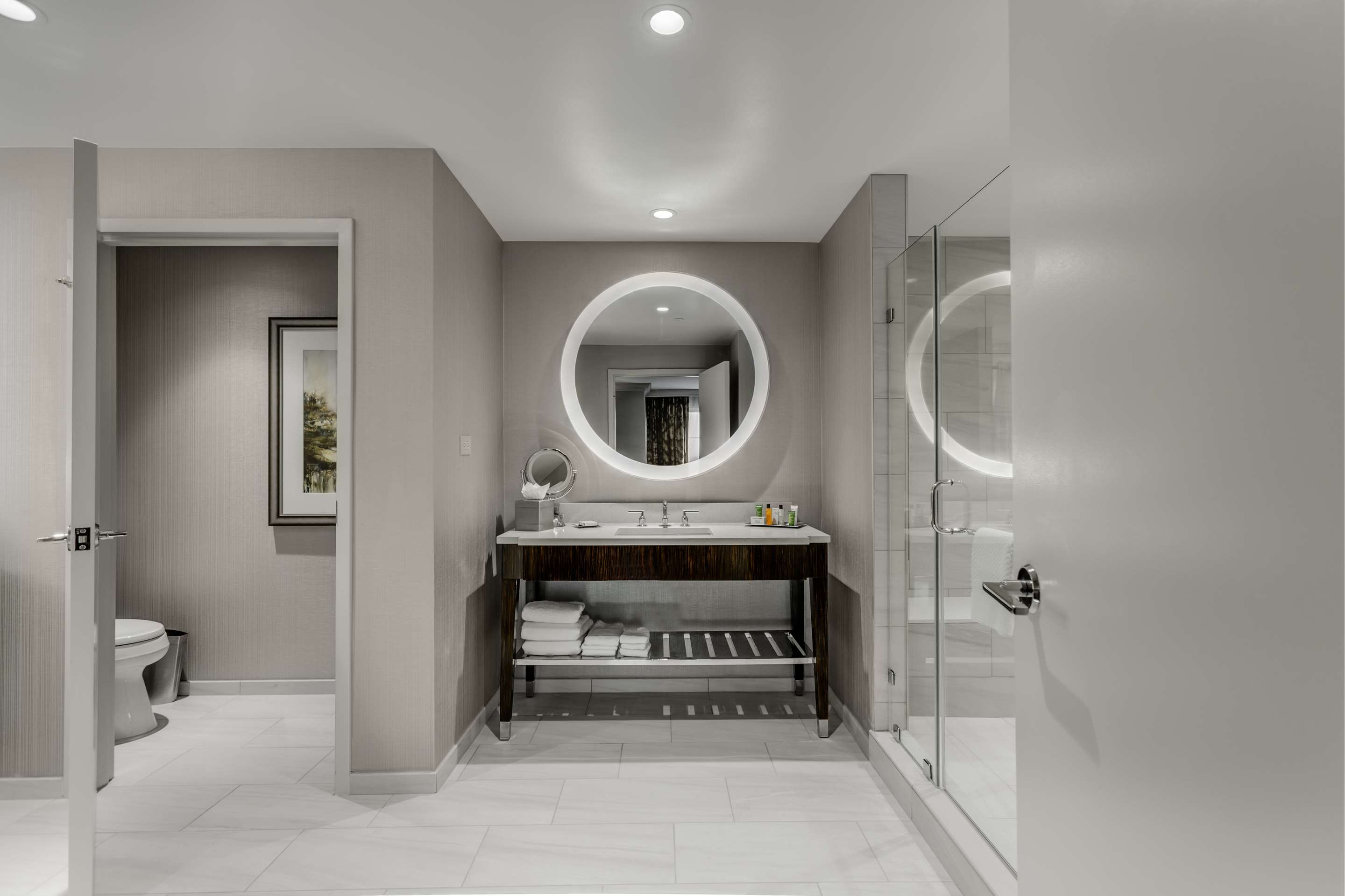 Guest room bath