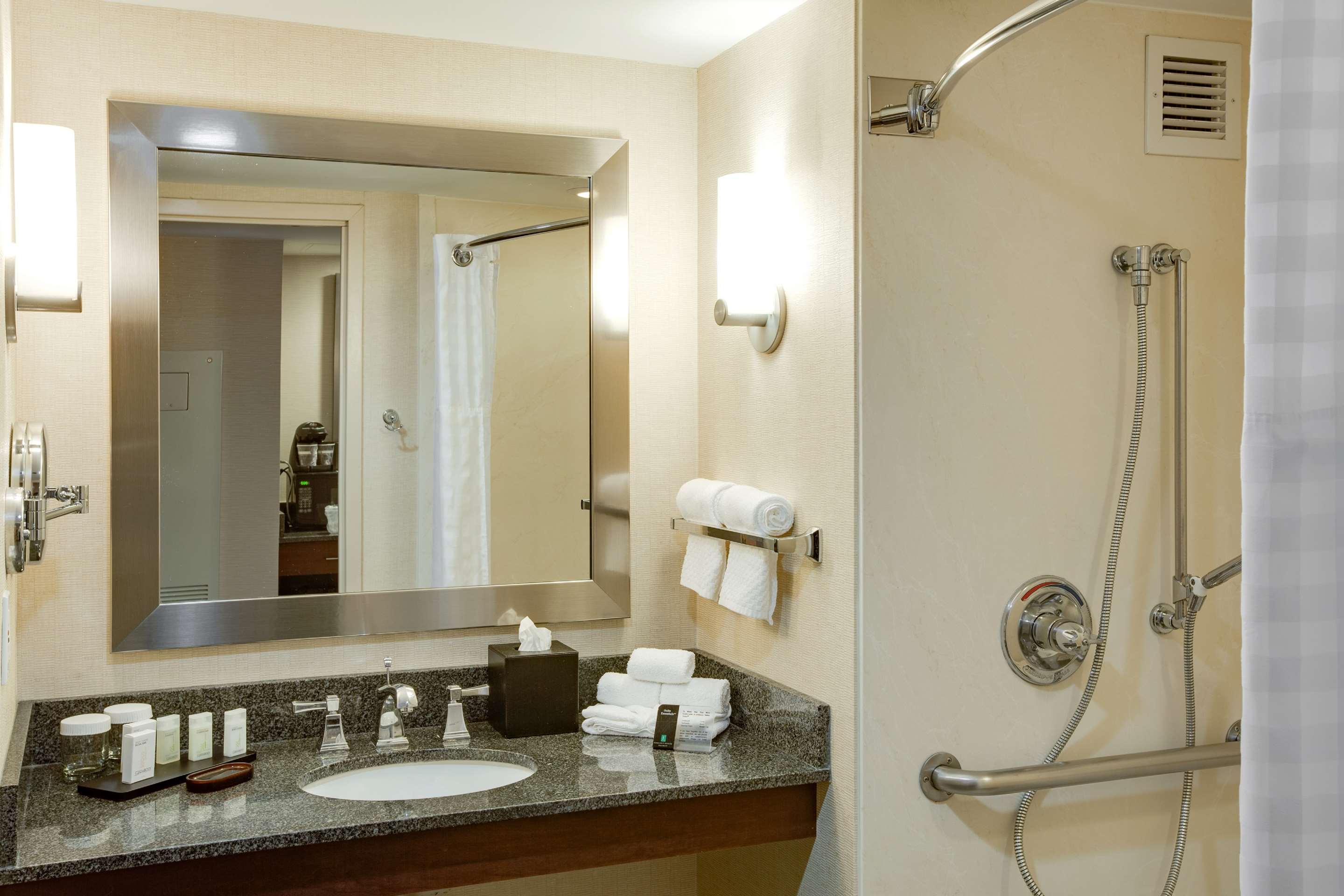 Guest room bath