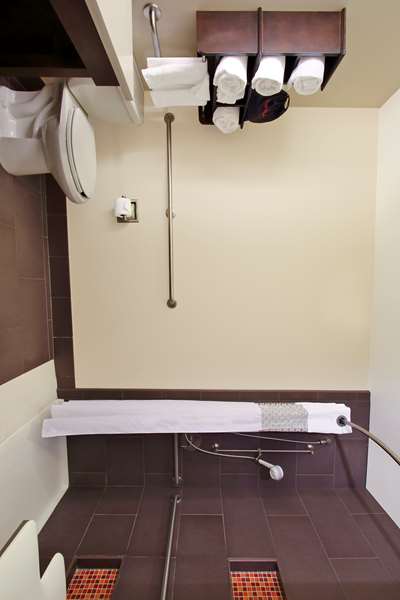  - Hampton Inn & Suites Downtown Columbus - I-670, Exit 4