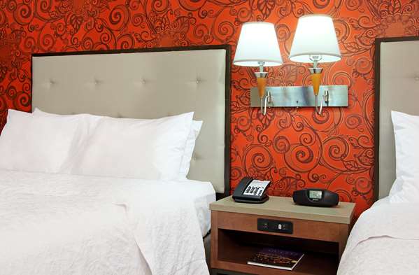  - Hampton Inn & Suites Downtown Columbus - I-670, Exit 4