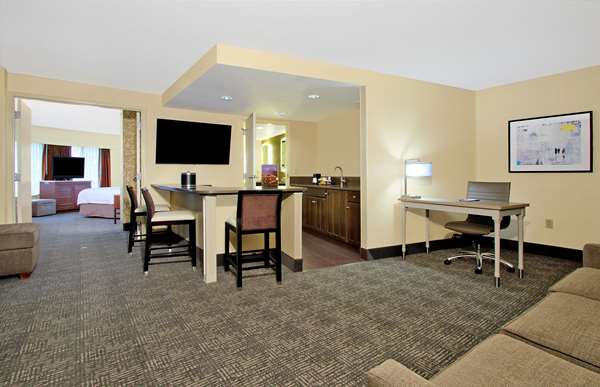  - Hampton Inn & Suites Downtown Columbus - I-670, Exit 4