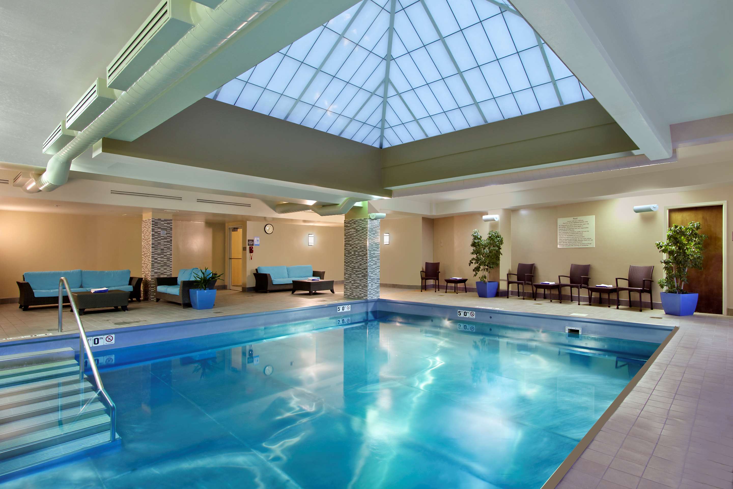 Pool | Hampton Inn & Suites Columbus-Downtown