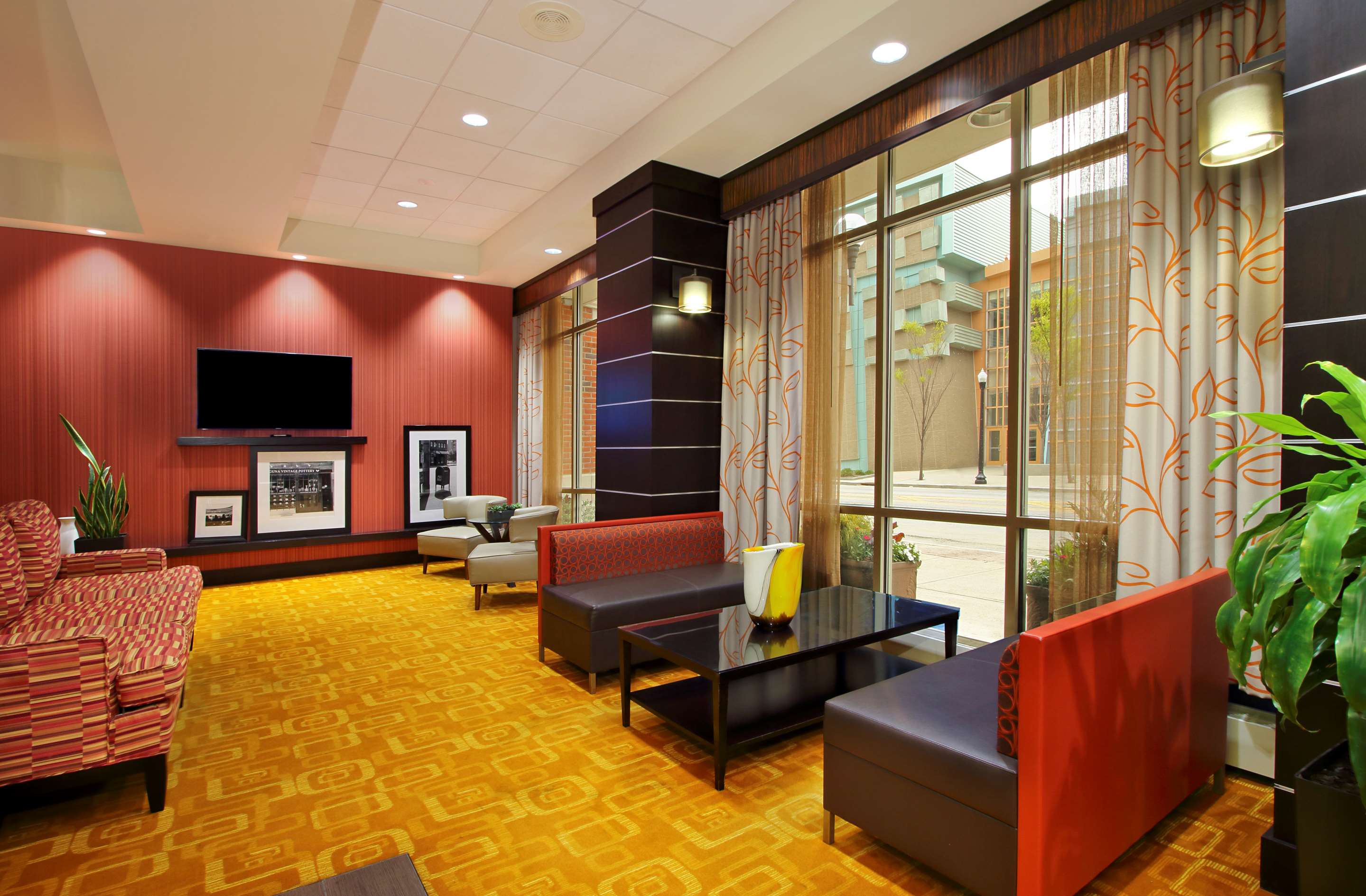 Reception | Hampton Inn & Suites Columbus-Downtown