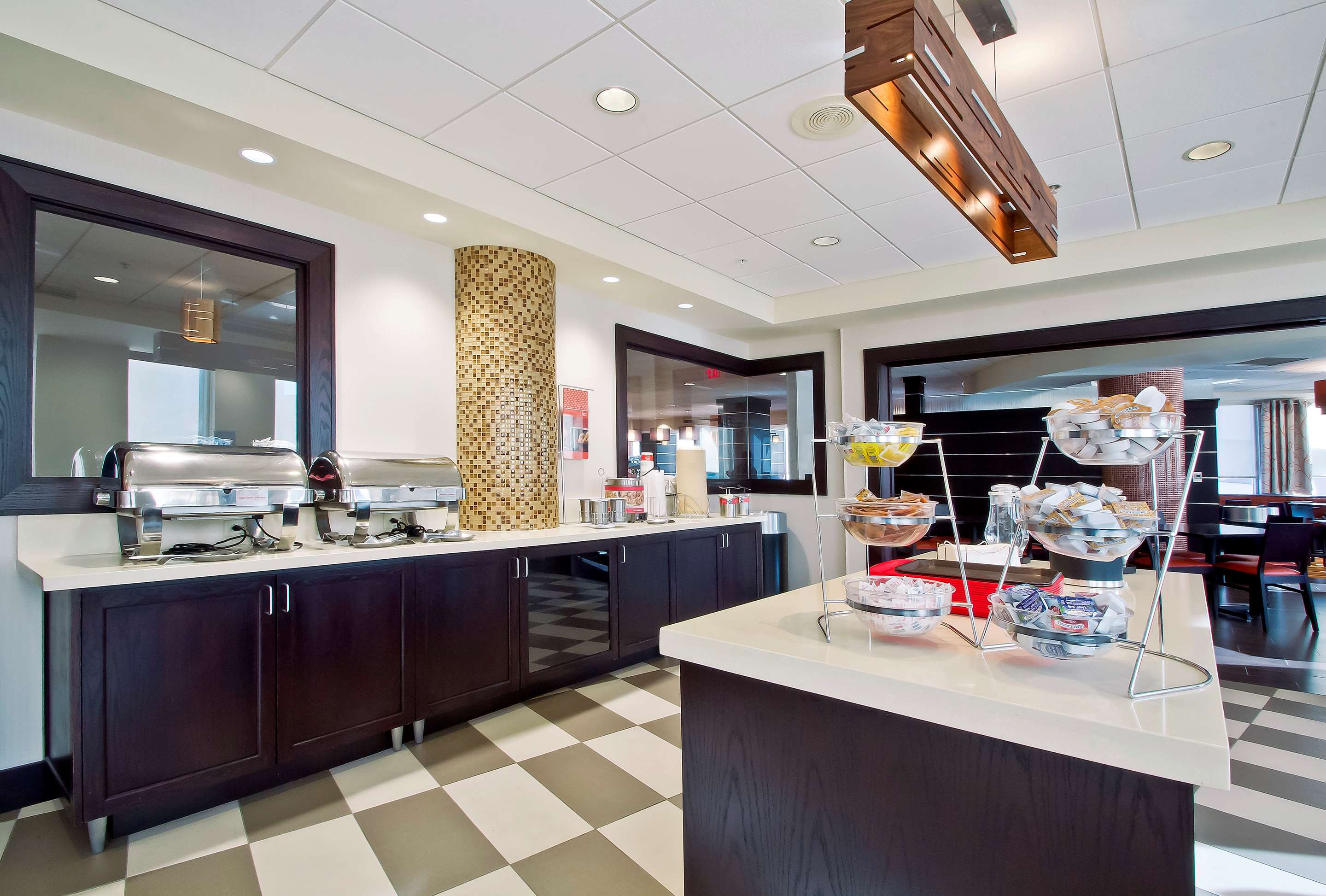 Restaurant | Hampton Inn & Suites Columbus-Downtown