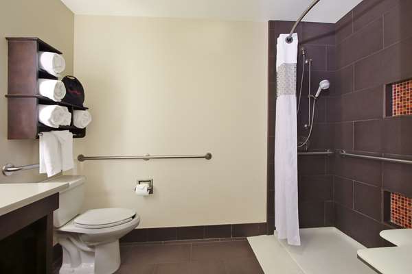  - Hampton Inn & Suites Downtown Columbus - I-670, Exit 4