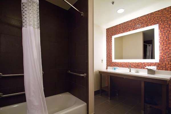  - Hampton Inn & Suites Downtown Columbus - I-670, Exit 4