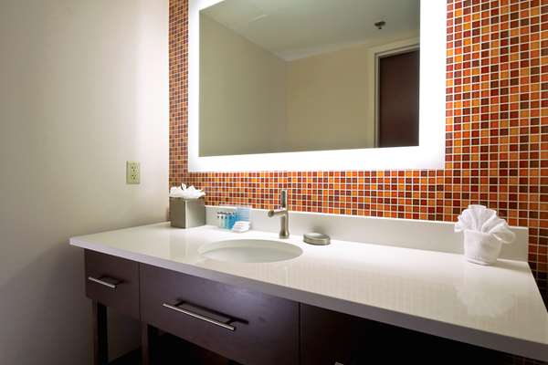  - Hampton Inn & Suites Downtown Columbus - I-670, Exit 4