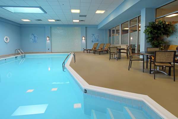 Pool - DoubleTree by Hilton Hotel Newark