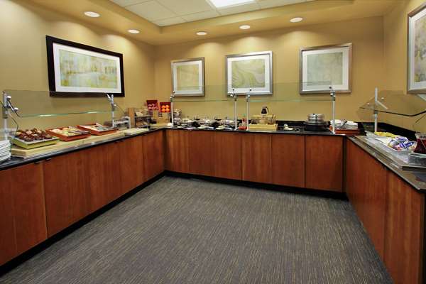 Restaurant - DoubleTree by Hilton Hotel Newark