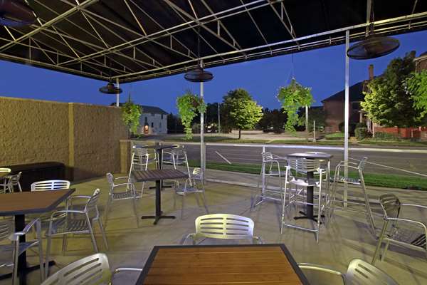 Restaurant - DoubleTree by Hilton Hotel Newark