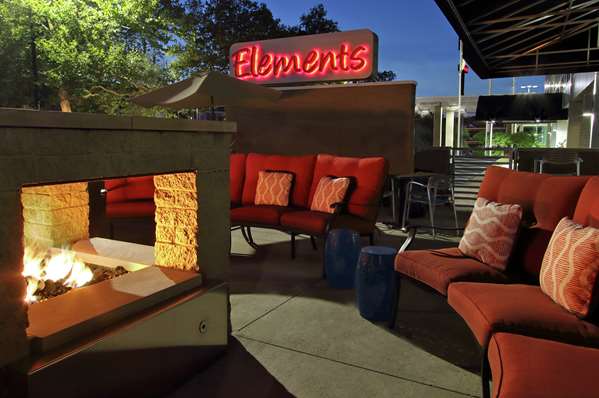 Restaurant - DoubleTree by Hilton Hotel Newark