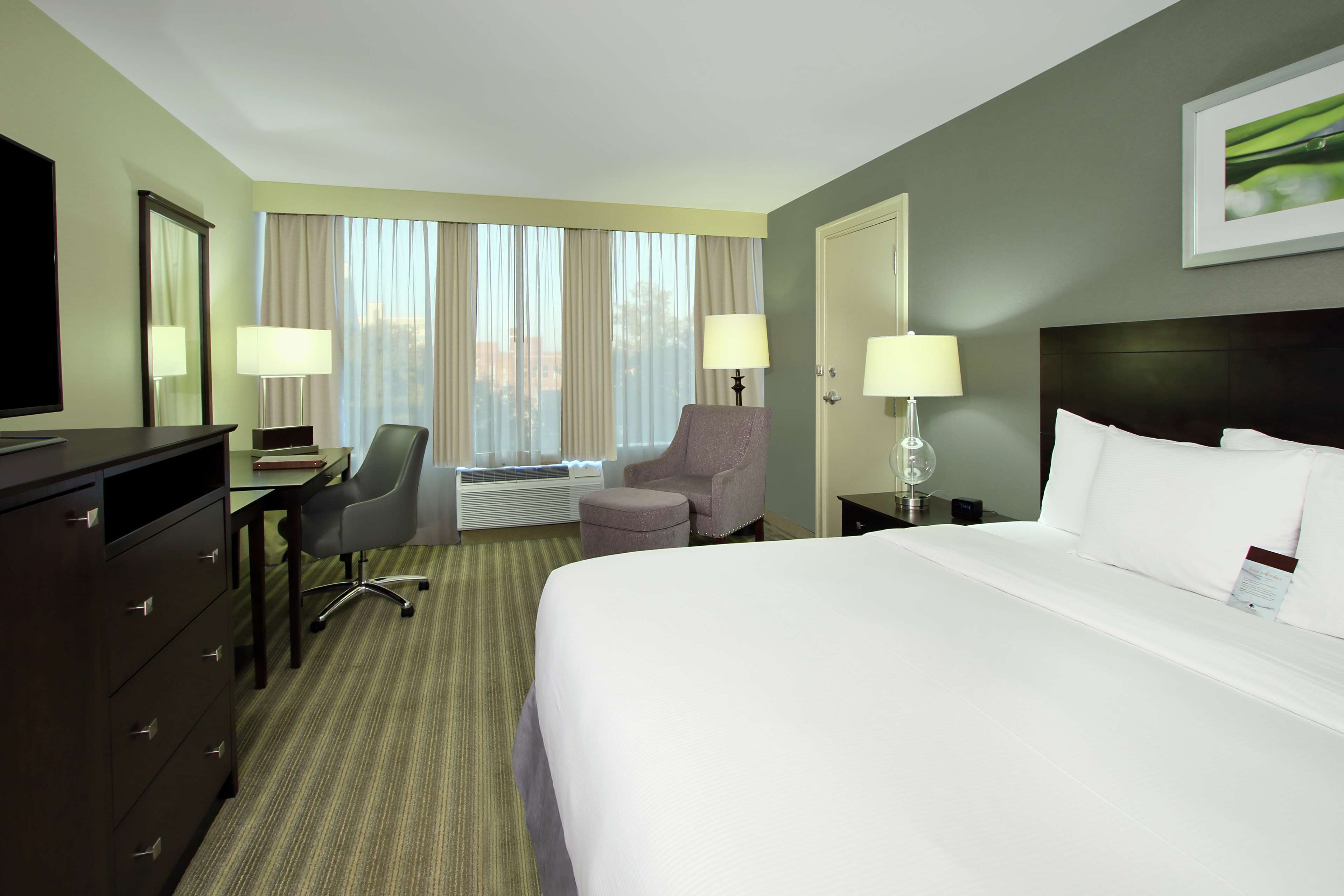 DoubleTree by Hilton Hotel Newark Ohio - Tap to explore photos