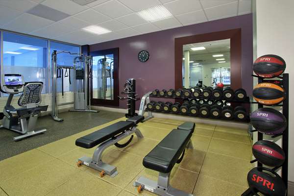 Fitness/ Exercise Room - DoubleTree by Hilton Hotel Newark