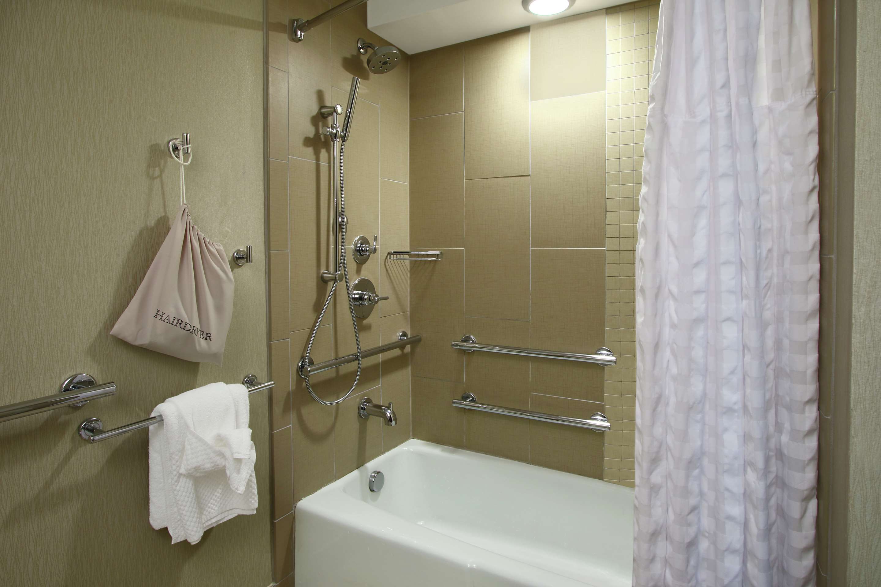 Guest room bath