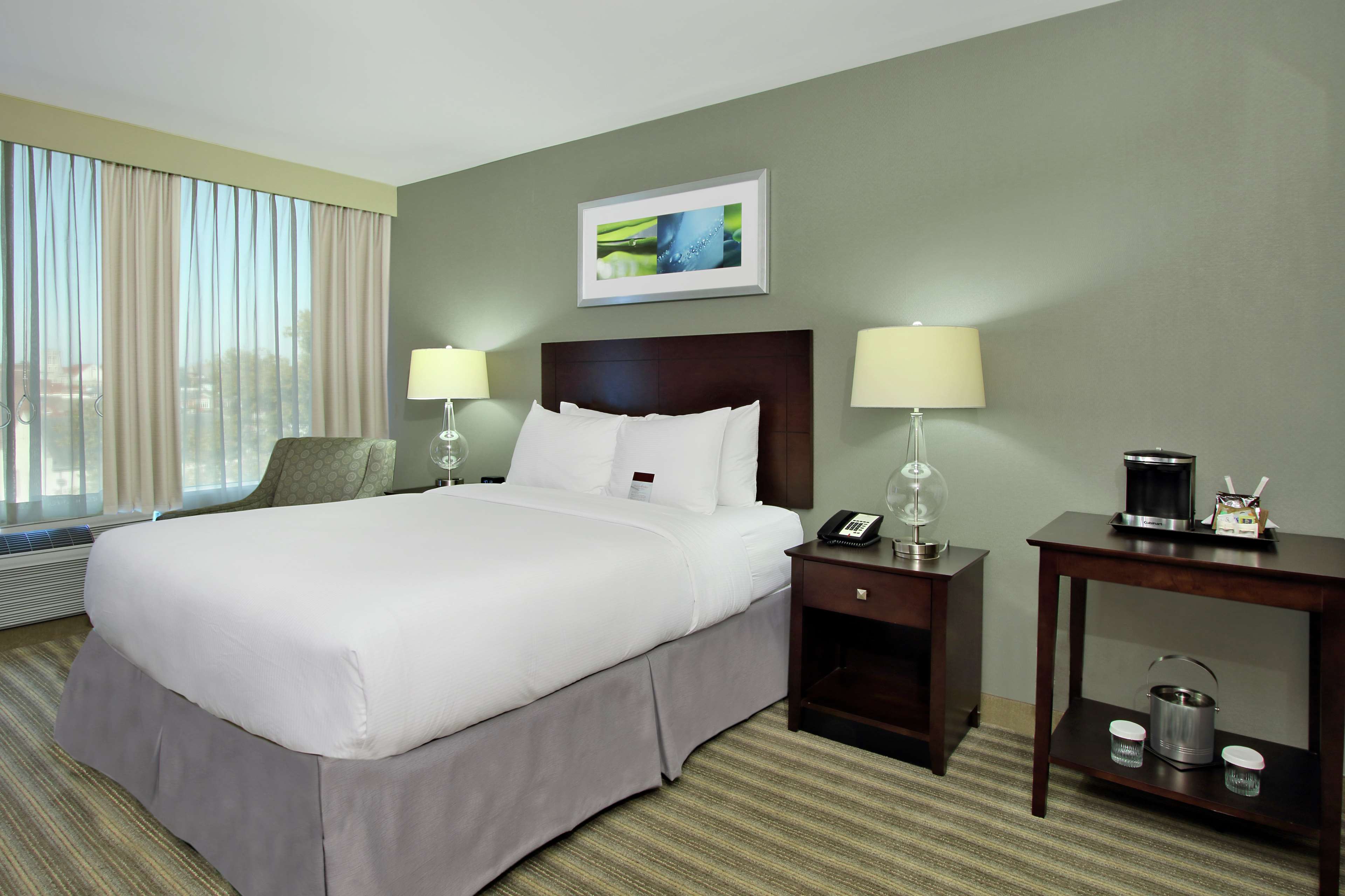 DoubleTree by Hilton Hotel Newark Ohio Room Type - 1QN MOB HEAR ACC RI-SHW