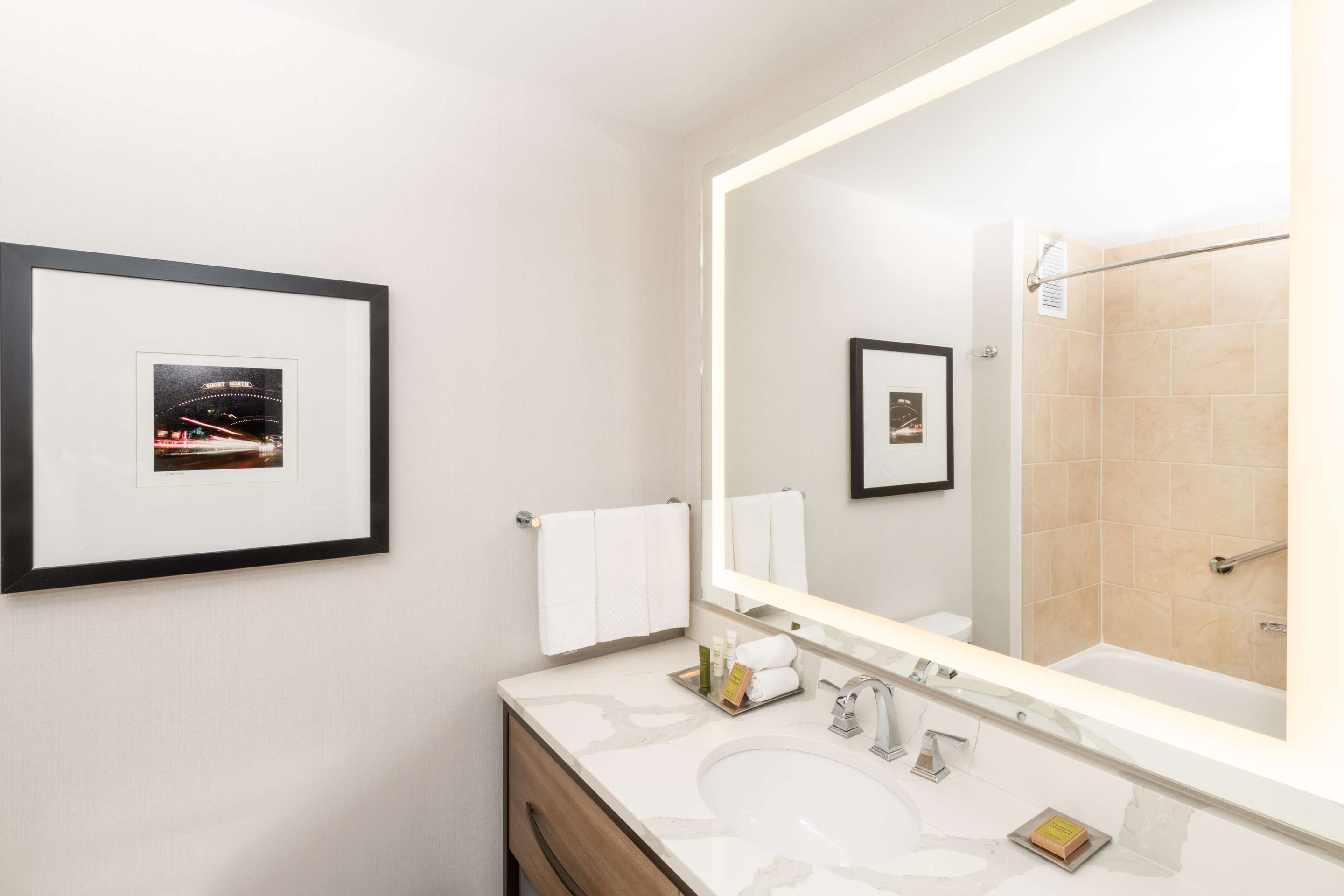 Guest room bath