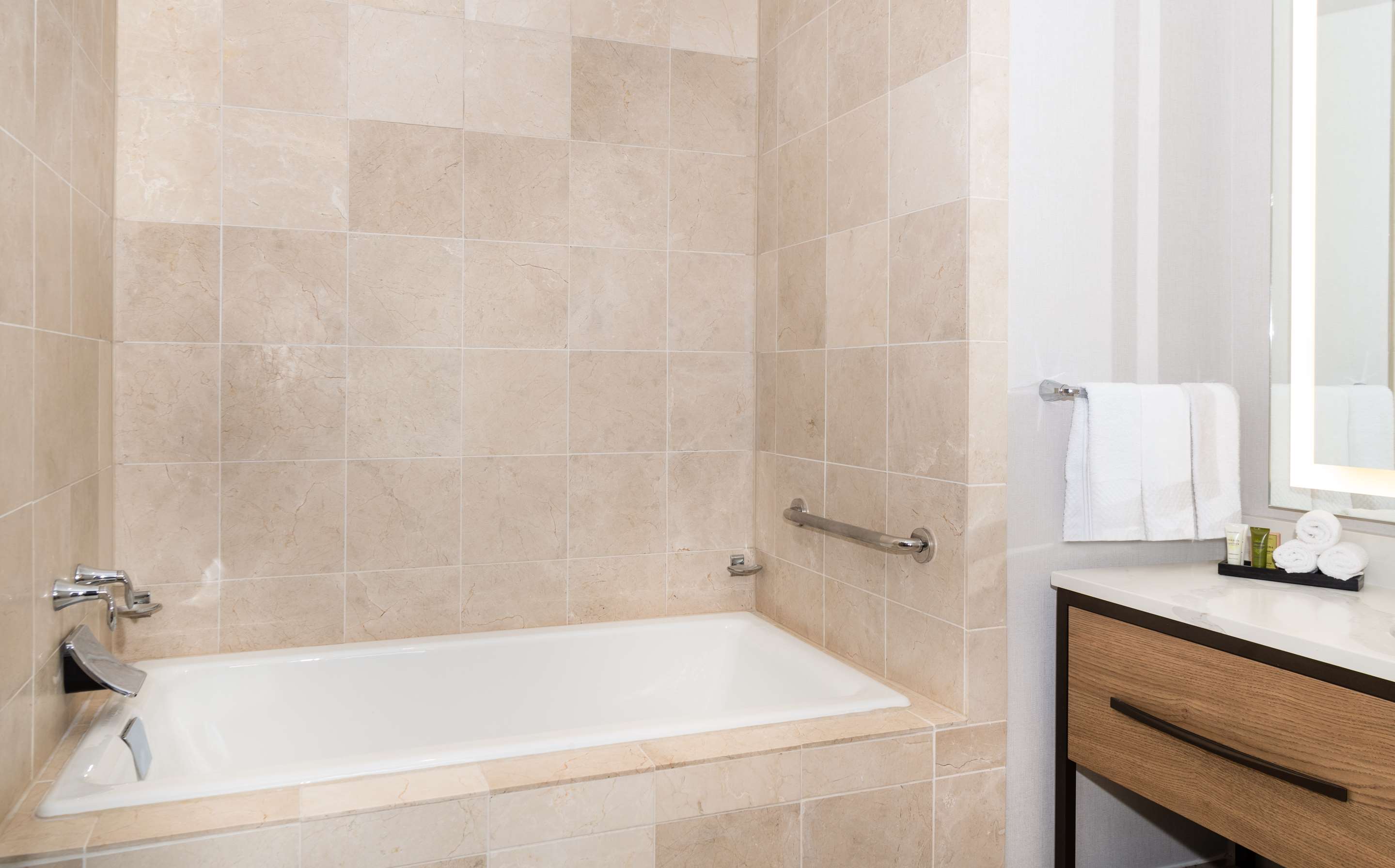 Guest room bath
