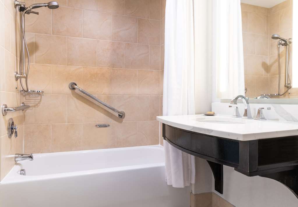 Hilton Columbus/Polaris Room Type - 1 KING FITNESS MOB HR TUB