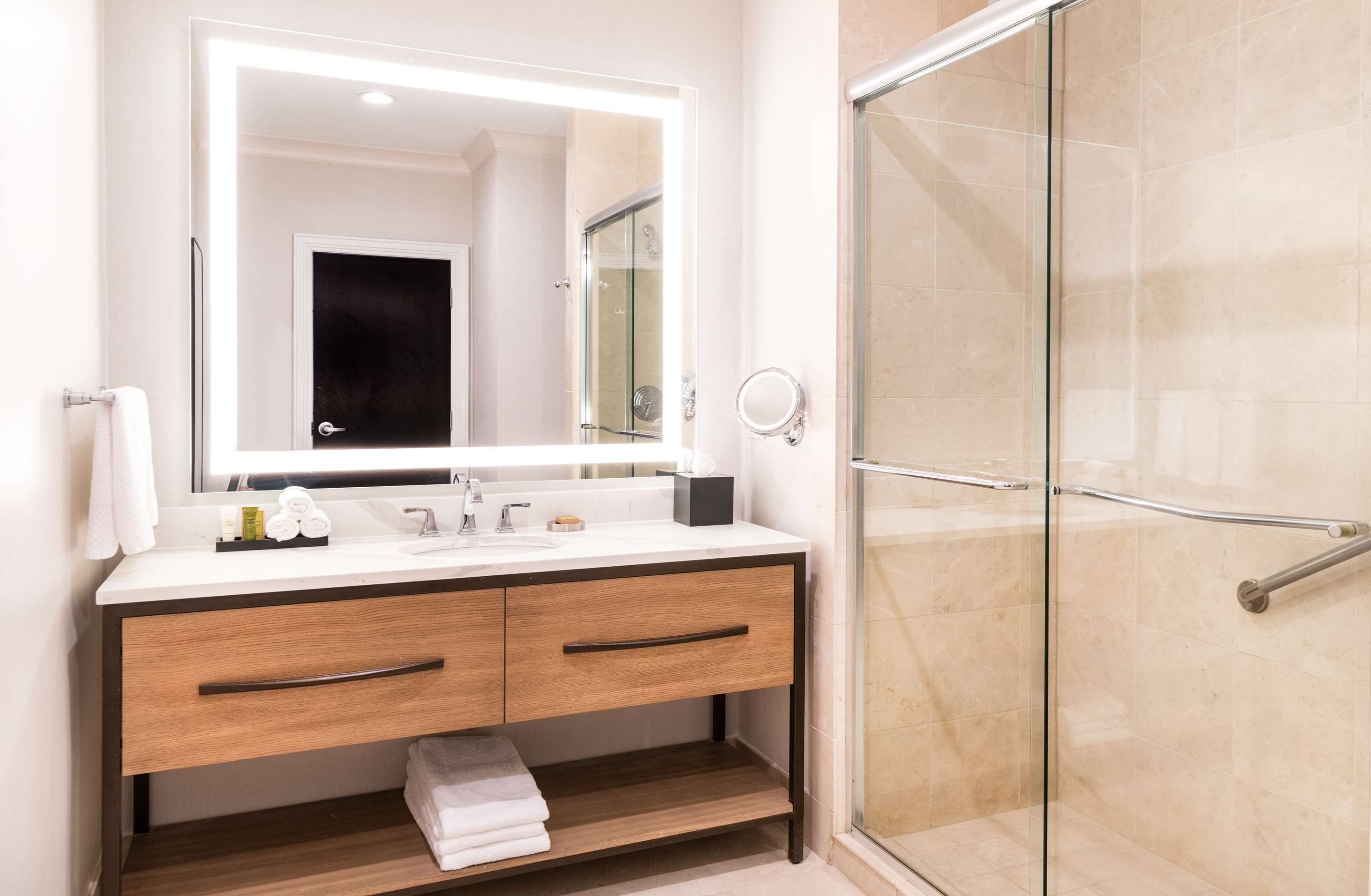 Guest room bath