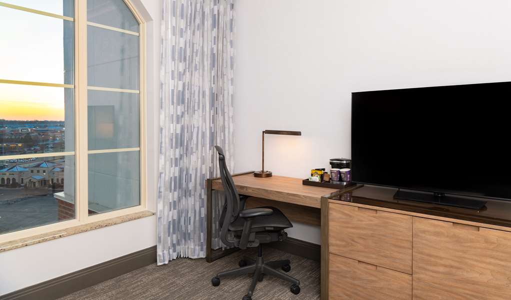 Hilton Columbus/Polaris Room Type - 1K EXEC LVL STE MOB HR RIS