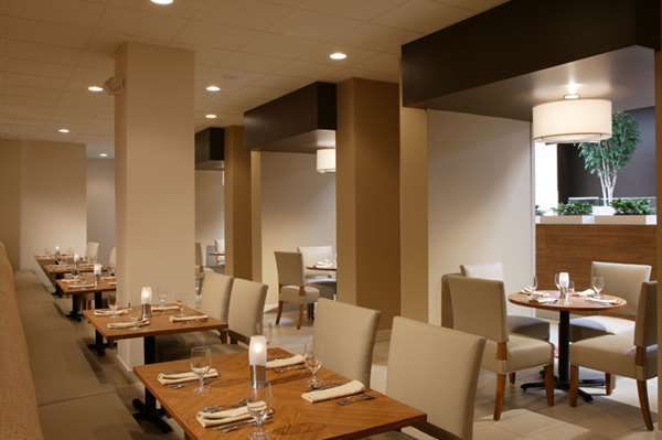 Restaurant - DoubleTree by Hilton Hotel Worthington Columbus - I-270, Exit 23